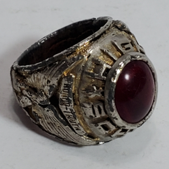Men's Class Ring "High School" Red Stone "Knowledge Truth Honor" Size 6-1/2 - Picture 2 of 5